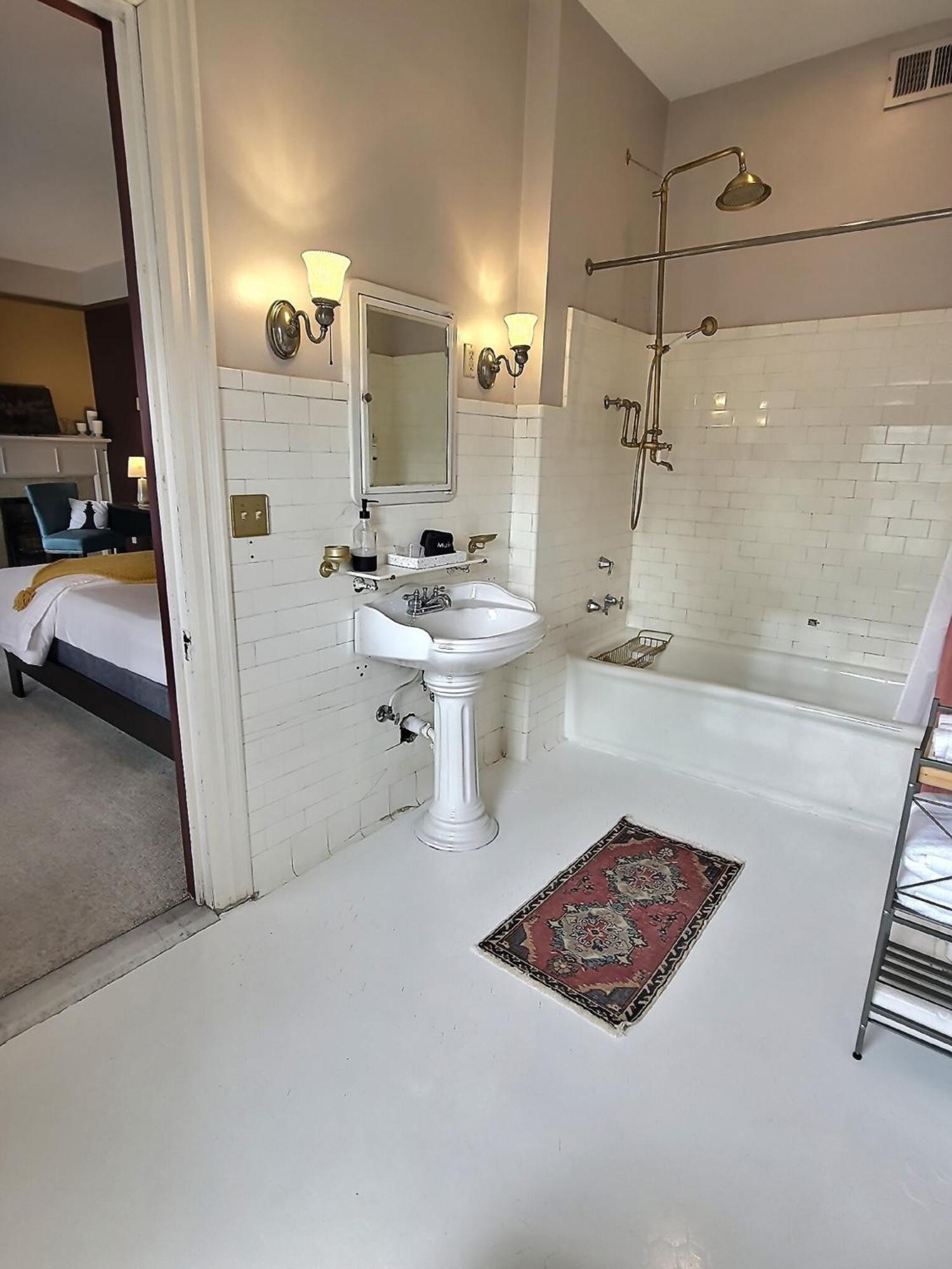 The Kings Throne Inn And Guest House Толедо Екстериор снимка