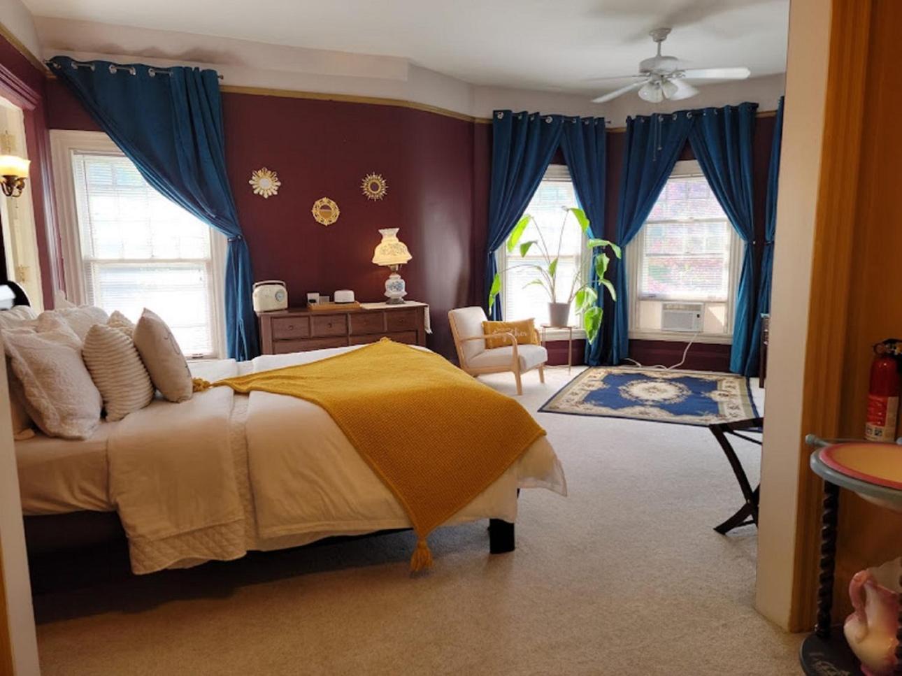 The Kings Throne Inn And Guest House Толедо Екстериор снимка